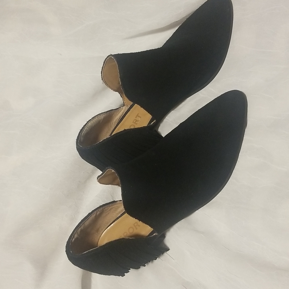 Report Black bootie/shoes with fringe